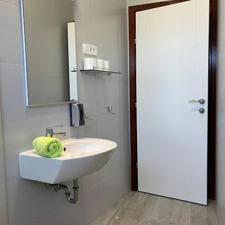 Adria 2