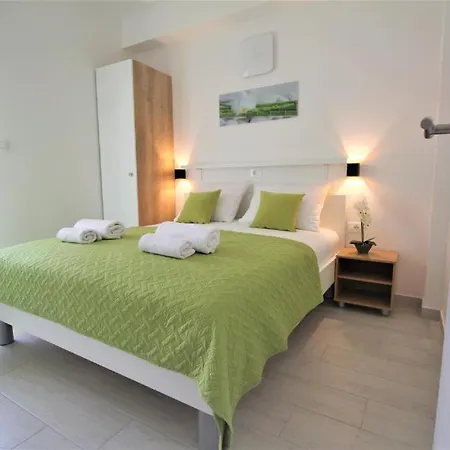 Apartment Adria 2 *