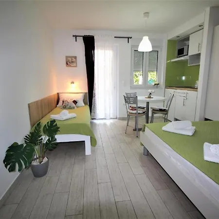 Adria 2 Apartment *