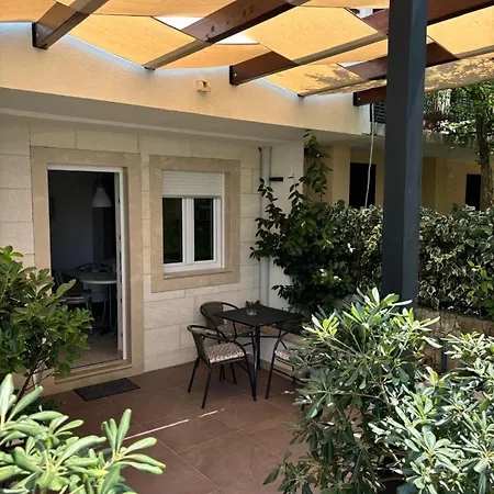 Adria 2 Apartment *