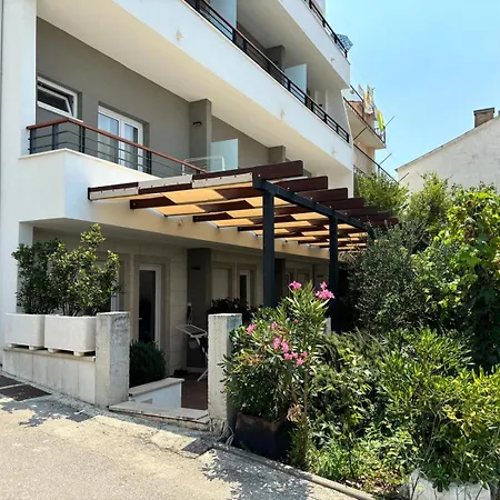 Apartment Adria 2 *