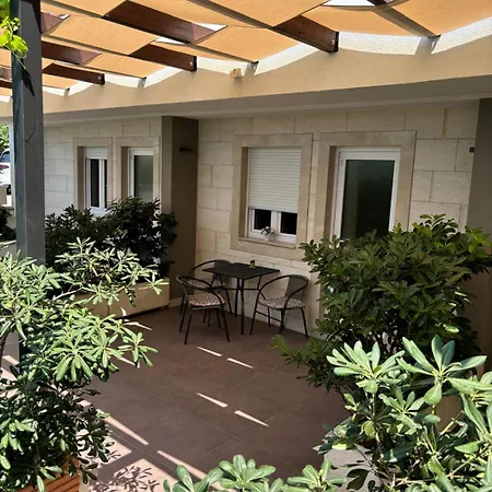 Apartment Adria 2 *