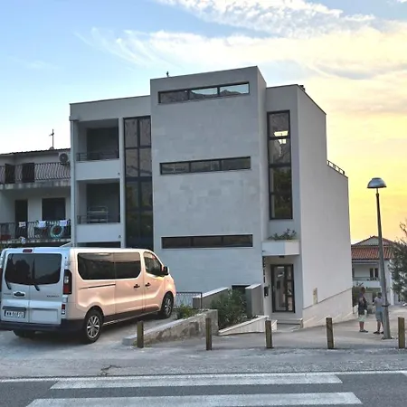 Apartment Adria 2 *